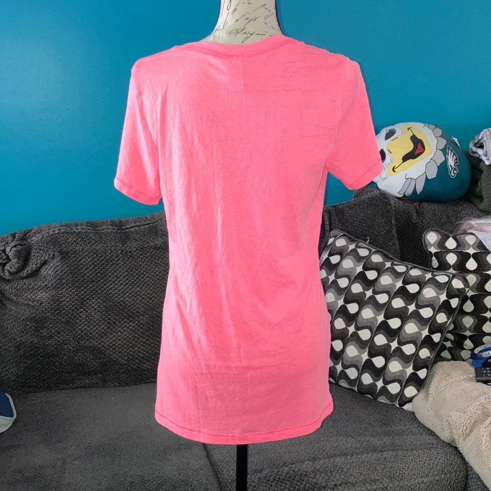 🎉4 for $20 PINK Victoria's Secret Short Sleeve V-Neck Tee, Large - Picture 3 of 6